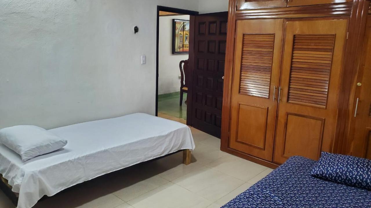 Hostal Casa Cucu - Wifi, Hot Water, Ac, Free Water Refill - Stay 3 Nights Or More And Get 1 Day Free Bikes & 1 Free Laundry Wash 바야돌리드 외부 사진